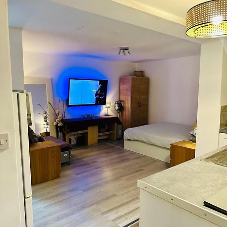 Stylish Studio Flat - Watford Junction - Harry Potter Eksteriør billede