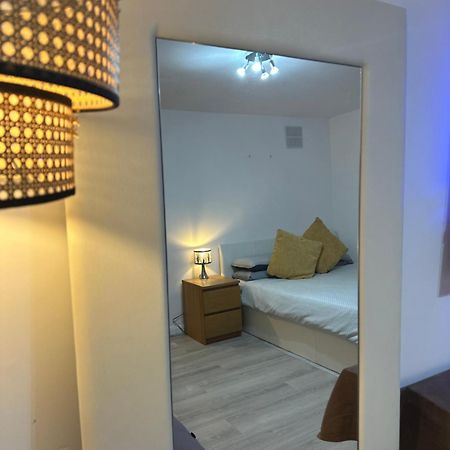 Stylish Studio Flat - Watford Junction - Harry Potter Eksteriør billede