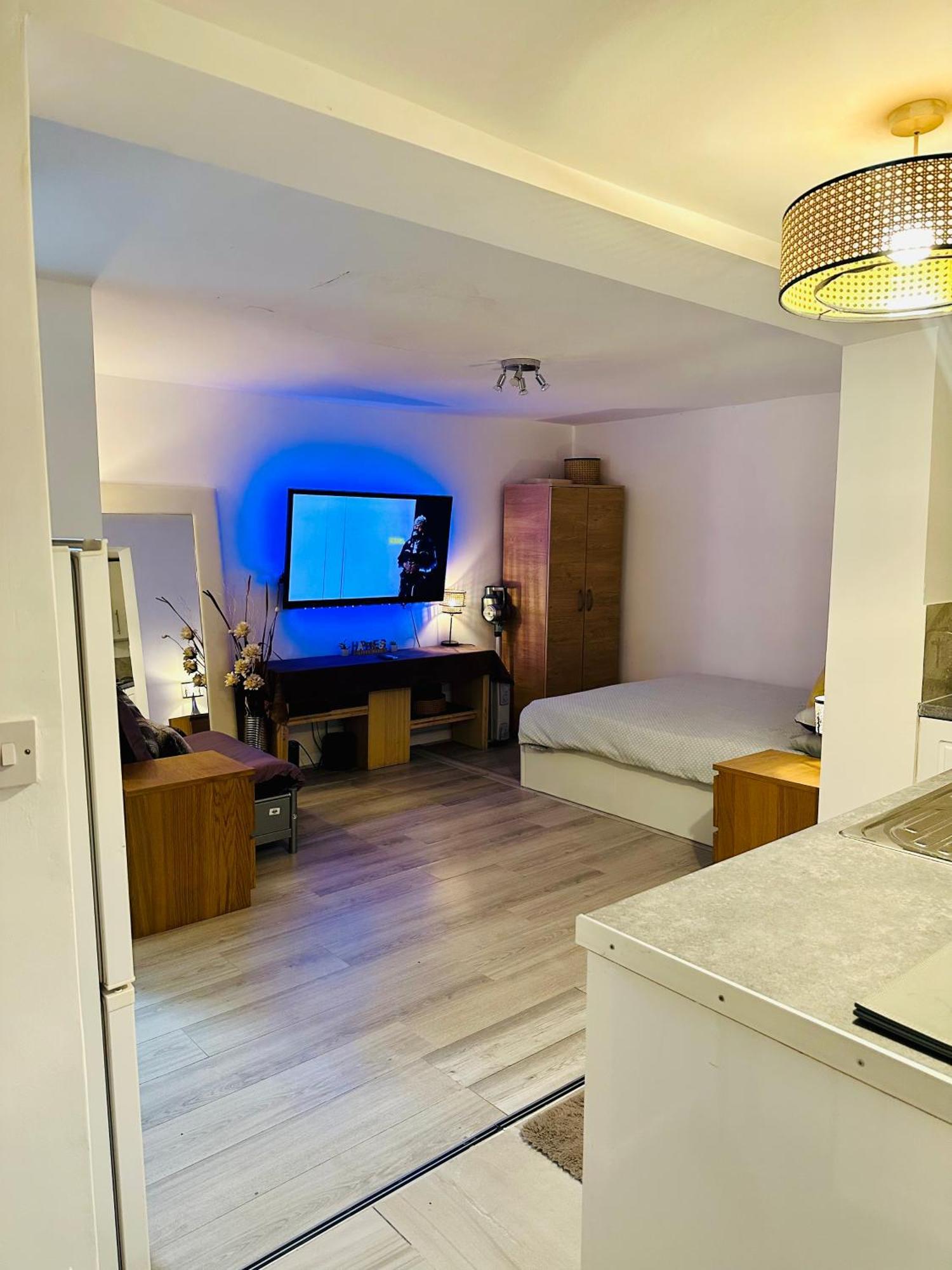 Stylish Studio Flat - Watford Junction - Harry Potter Eksteriør billede