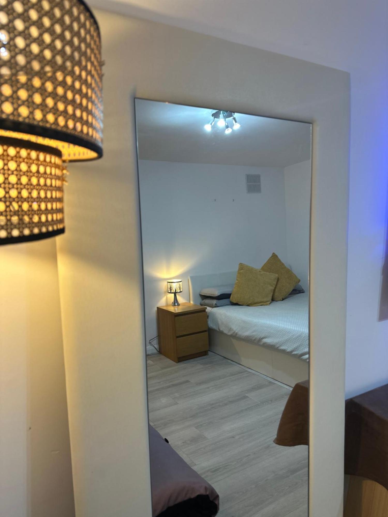 Stylish Studio Flat - Watford Junction - Harry Potter Eksteriør billede