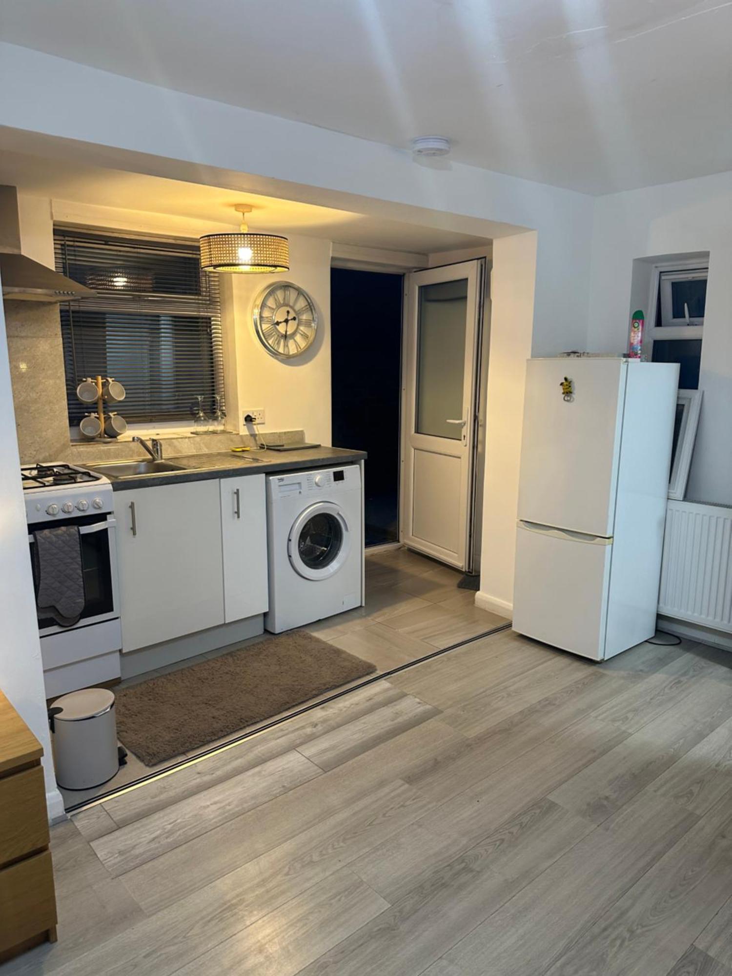 Stylish Studio Flat - Watford Junction - Harry Potter Eksteriør billede